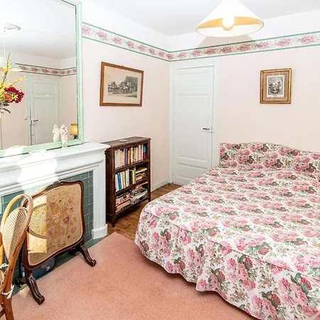 Casa de Férias Maison Charmante Au Pouliguen Avec Accès Direct à La *