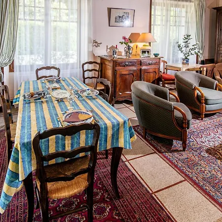 Casa de Férias Maison Charmante Au Pouliguen Avec Accès Direct à La *